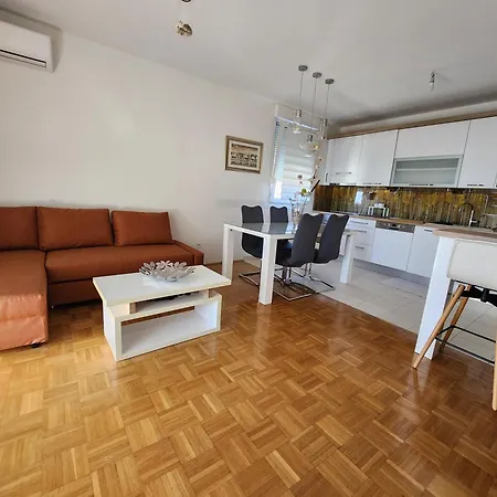 Daire Maneo With Free Parking In Garage Split