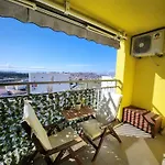 Апартаменты Maneo With Free Parking In Garage *