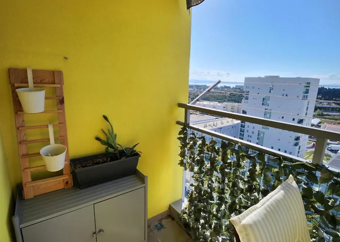 Maneo Apartment Split